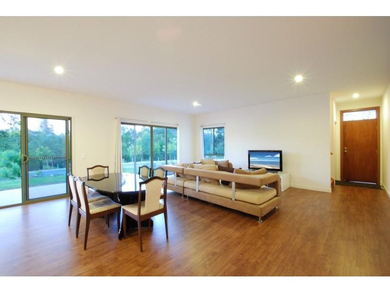 11 Grasslands Crescent, Reedy Creek QLD 4227