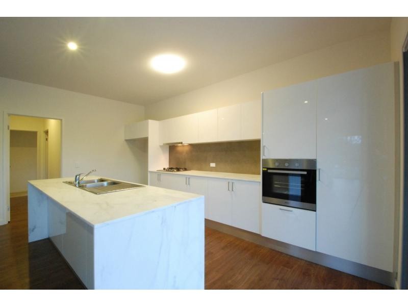 11 Grasslands Crescent, Reedy Creek QLD 4227