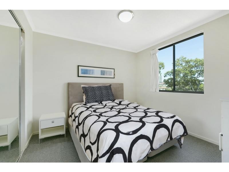 1065/1 Ocean Street, Burleigh Heads QLD 4220