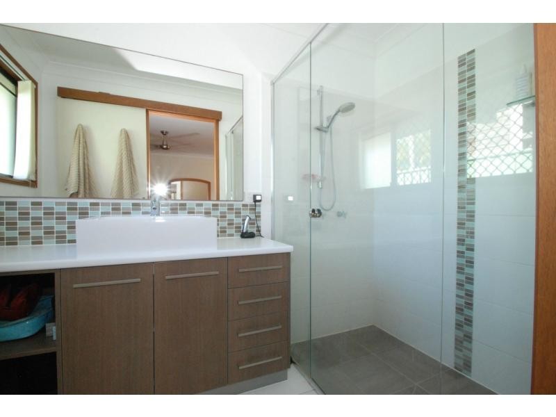 20 Honeywood Court, Burleigh Waters QLD 4220