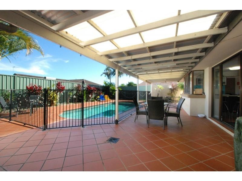 20 Honeywood Court, Burleigh Waters QLD 4220