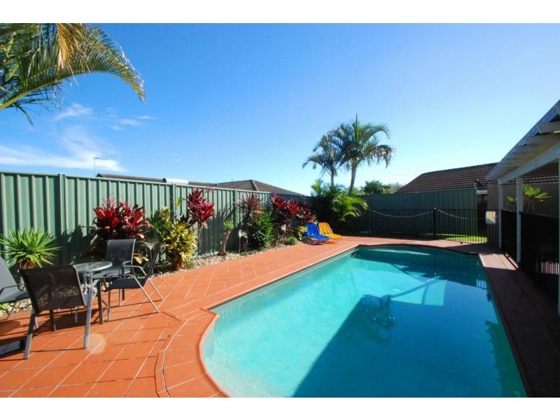 20 Honeywood Court, Burleigh Waters QLD 4220