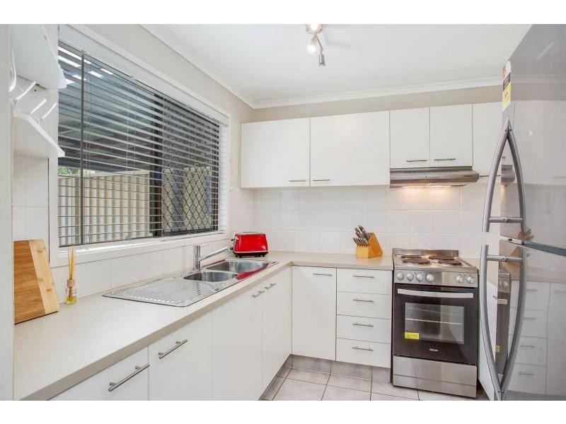 2/37 Frascott Avenue, Varsity Lakes QLD 4227