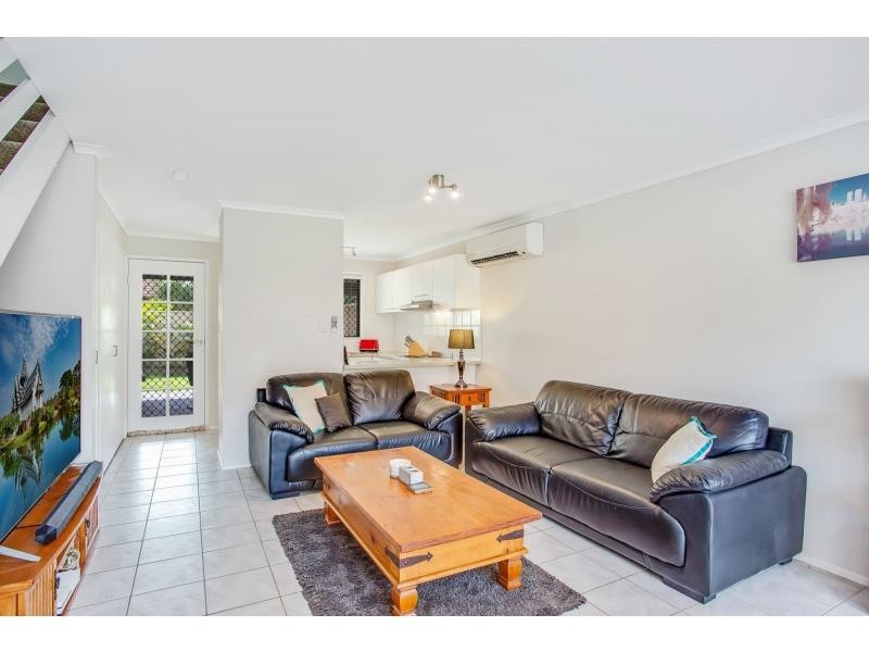 2/37 Frascott Avenue, Varsity Lakes QLD 4227