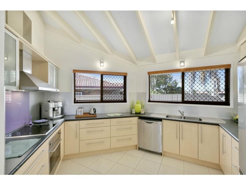 8 Fremar Street, Broadbeach Waters QLD 4218