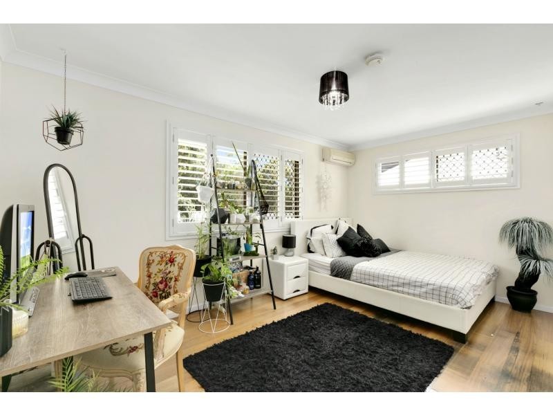 8 Fremar Street, Broadbeach Waters QLD 4218