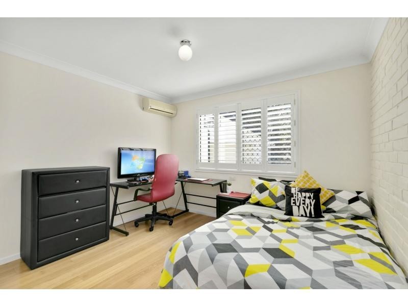 8 Fremar Street, Broadbeach Waters QLD 4218