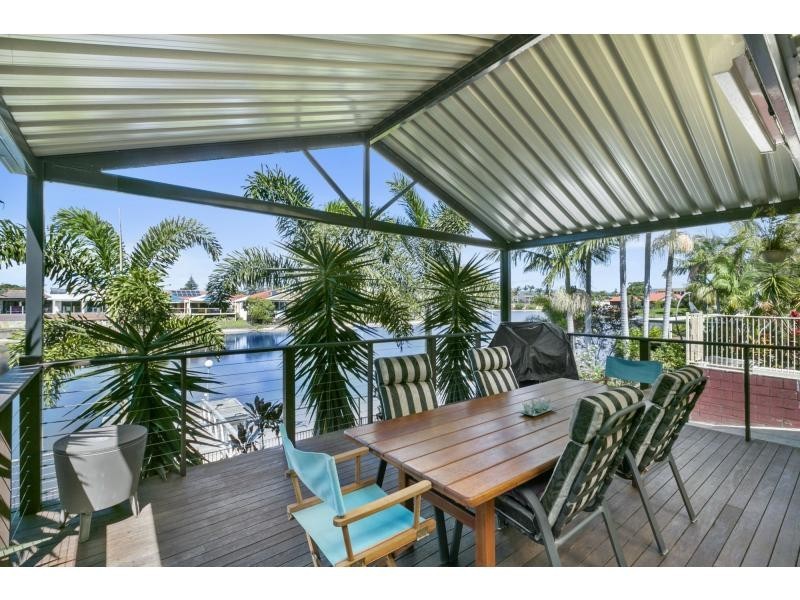 8 Fremar Street, Broadbeach Waters QLD 4218