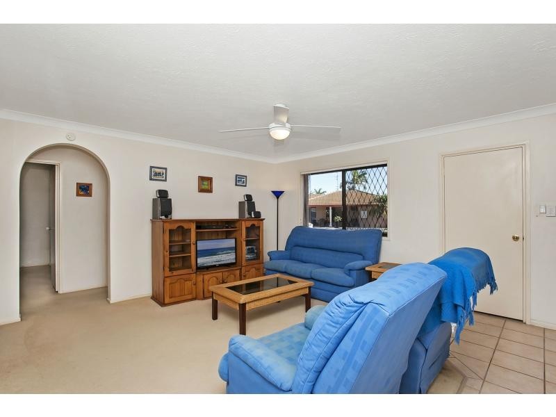 2/18 Peacock Place, Burleigh Waters QLD 4220