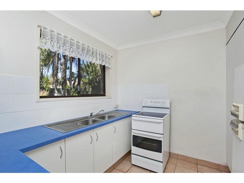 2/18 Peacock Place, Burleigh Waters QLD 4220