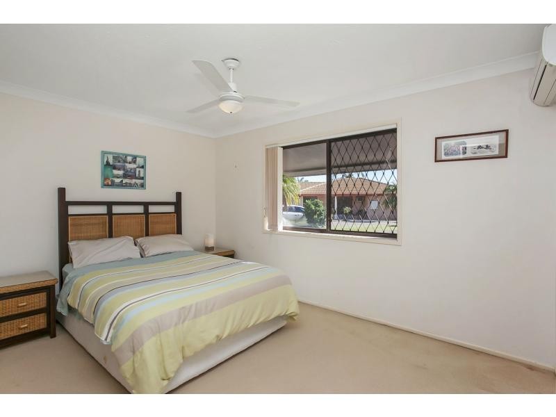 2/18 Peacock Place, Burleigh Waters QLD 4220