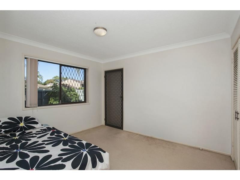 2/18 Peacock Place, Burleigh Waters QLD 4220