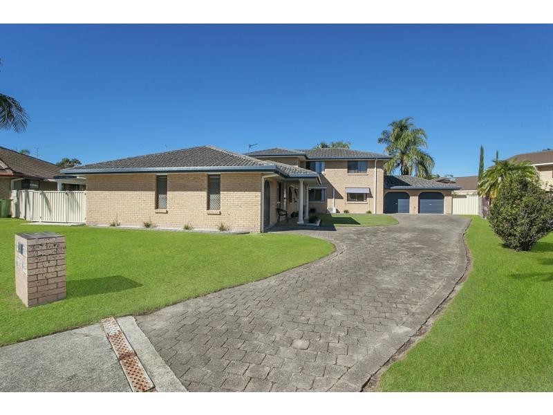 2/18 Peacock Place, Burleigh Waters QLD 4220