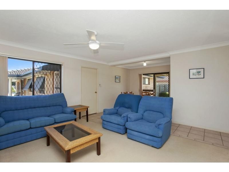 2/18 Peacock Place, Burleigh Waters QLD 4220