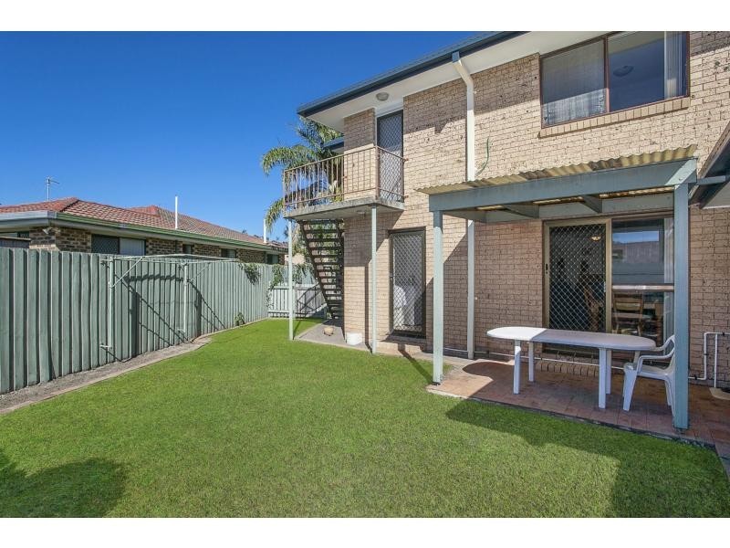 2/18 Peacock Place, Burleigh Waters QLD 4220