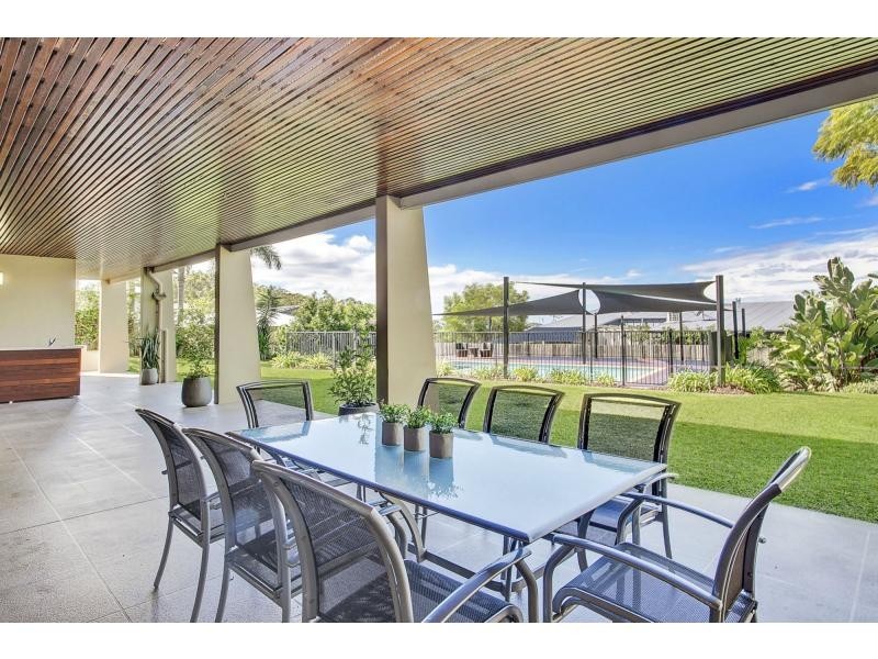 86 Simpsons Road, Currumbin Waters QLD 4223