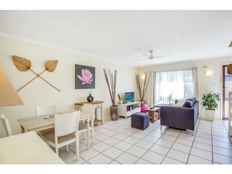 2/35 Frascott Avenue, Varsity Lakes QLD 4227