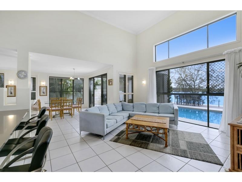 21 Cassowary Drive, Burleigh Waters QLD 4220