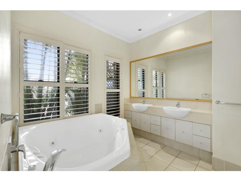 21 Cassowary Drive, Burleigh Waters QLD 4220