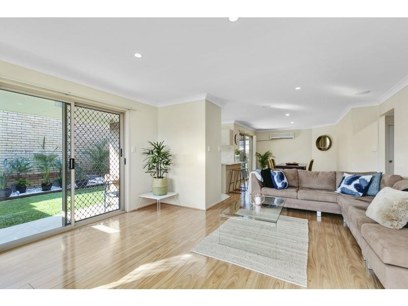 5 Magpie Court, Burleigh Waters QLD 4220