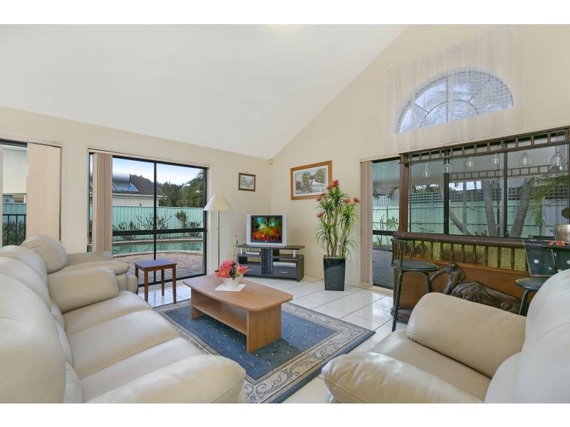 197 Dunlin Drive, Burleigh Waters QLD 4220