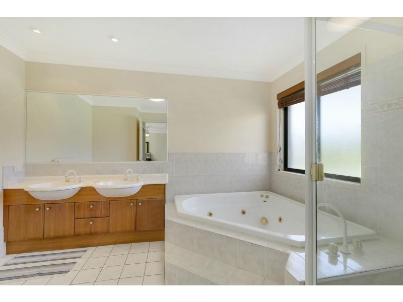 197 Dunlin Drive, Burleigh Waters QLD 4220