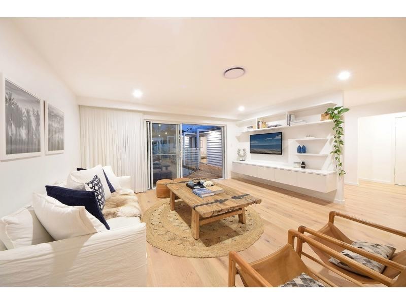 7 Avocet Avenue, Burleigh Waters QLD 4220