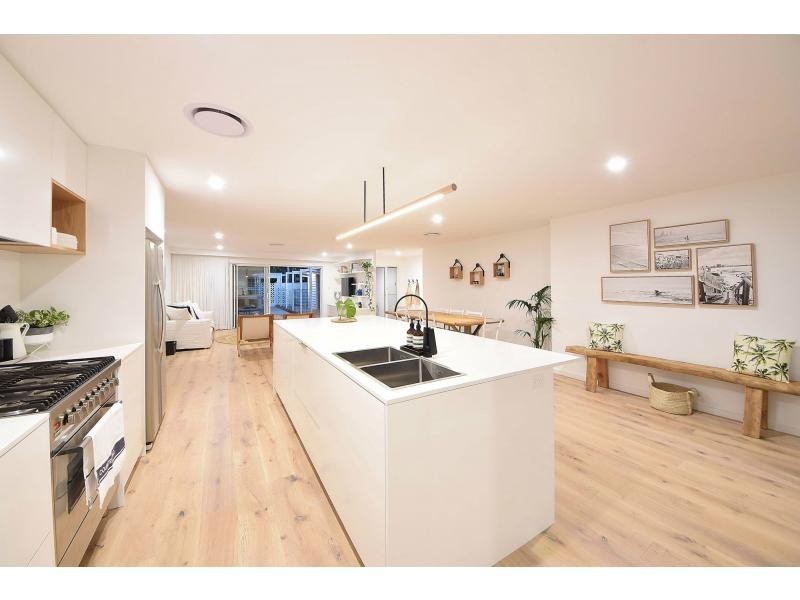 7 Avocet Avenue, Burleigh Waters QLD 4220