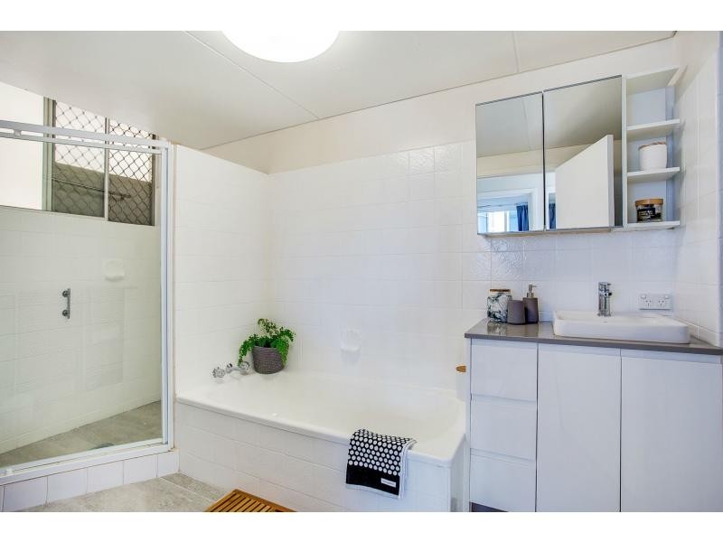 13/82-84 The Esplanade, Burleigh Heads QLD 4220