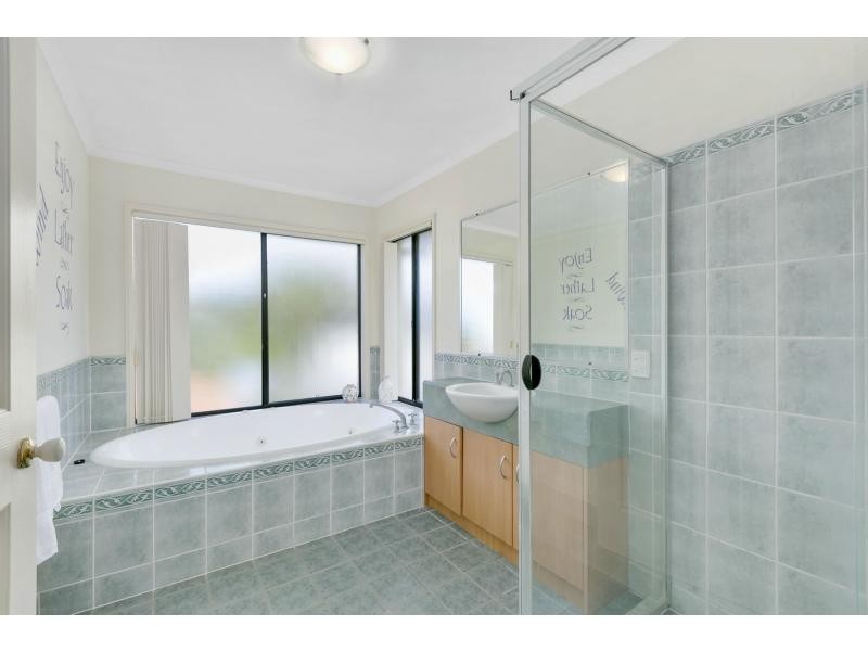 4 Nepean Court, Varsity Lakes QLD 4227