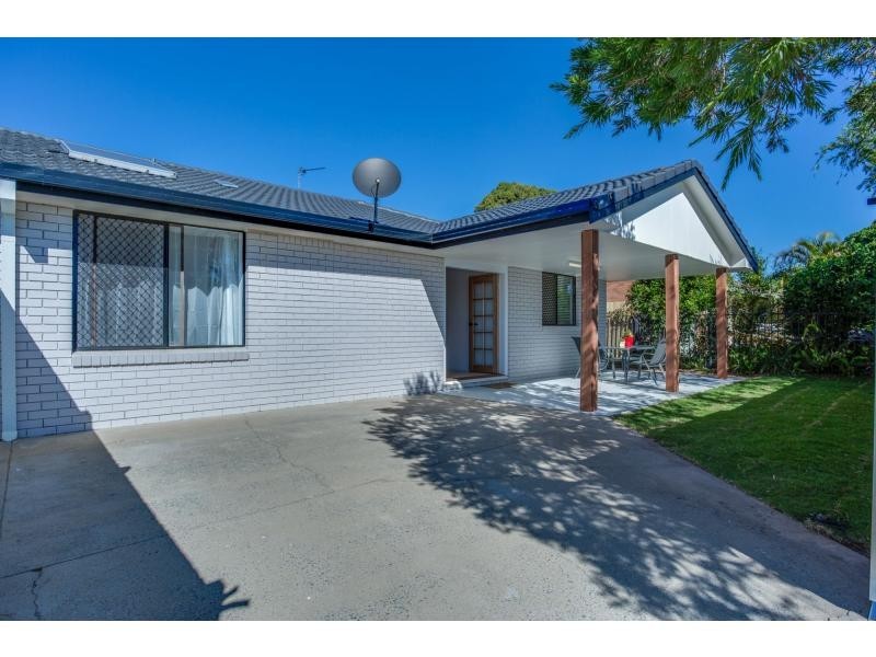 2/1 Macaw Avenue, Miami QLD 4220