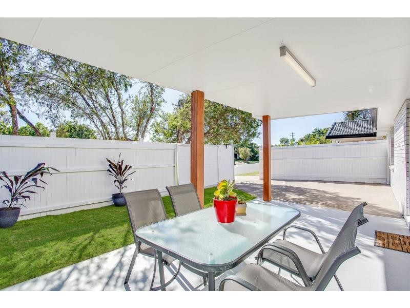 2/1 Macaw Avenue, Miami QLD 4220