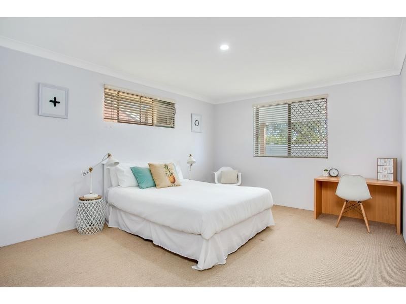 2/1 Macaw Avenue, Miami QLD 4220