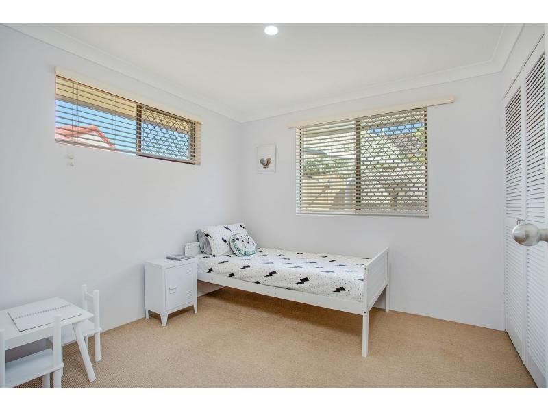 2/1 Macaw Avenue, Miami QLD 4220