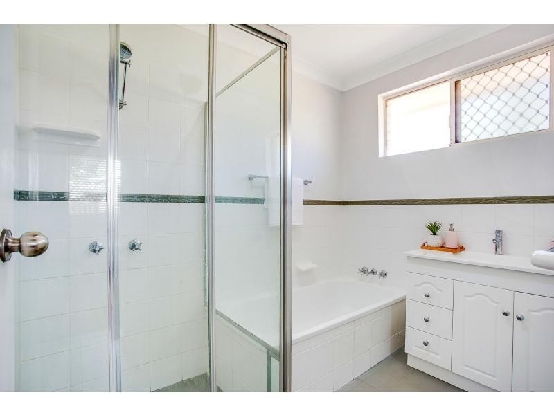 2/1 Macaw Avenue, Miami QLD 4220