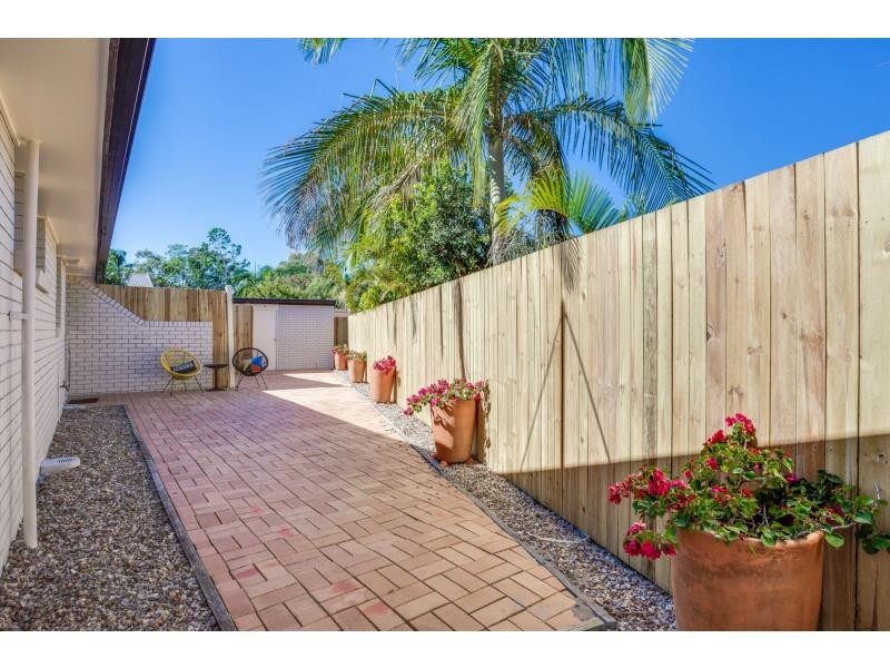 2/1 Macaw Avenue, Miami QLD 4220