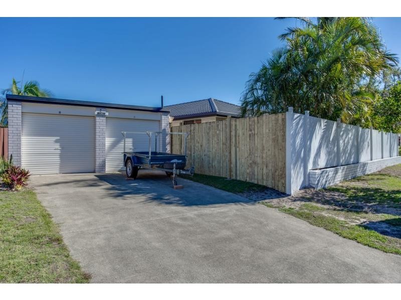 2/1 Macaw Avenue, Miami QLD 4220