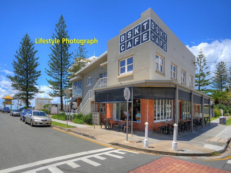 2/1 Macaw Avenue, Miami QLD 4220