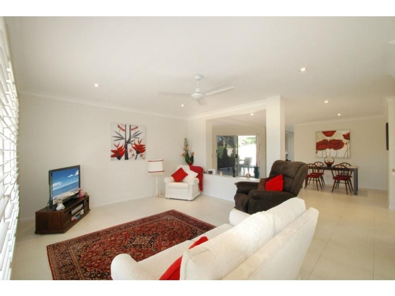 7 Tartan Court, Mermaid Waters QLD 4218