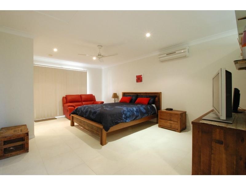 7 Tartan Court, Mermaid Waters QLD 4218
