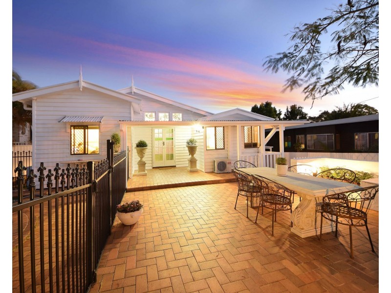 50 Paradise Avenue, Miami QLD 4220