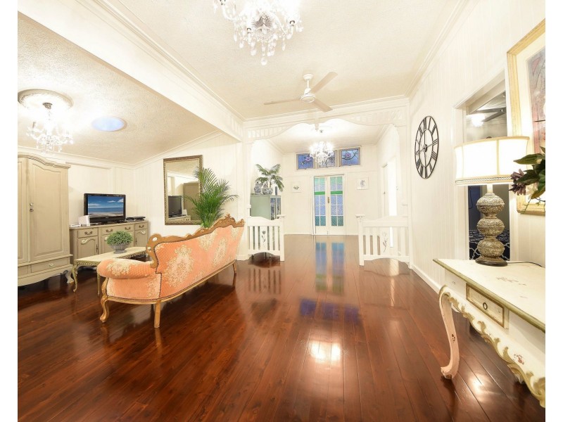 50 Paradise Avenue, Miami QLD 4220