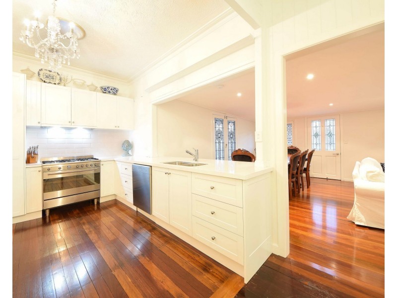 50 Paradise Avenue, Miami QLD 4220