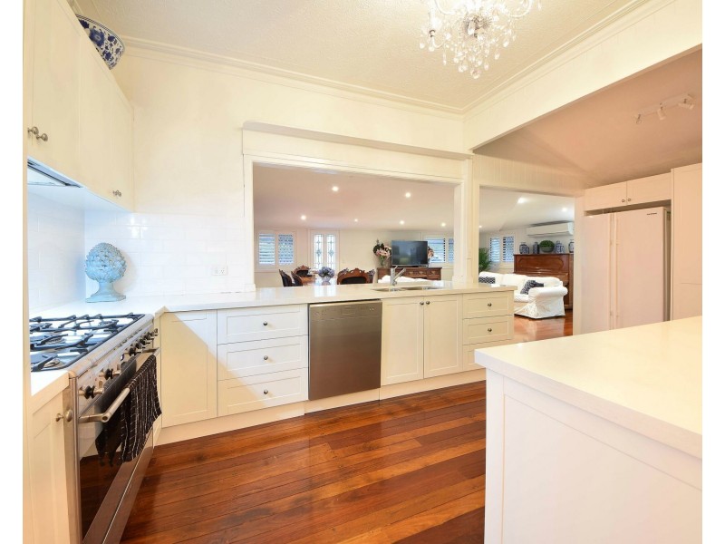 50 Paradise Avenue, Miami QLD 4220