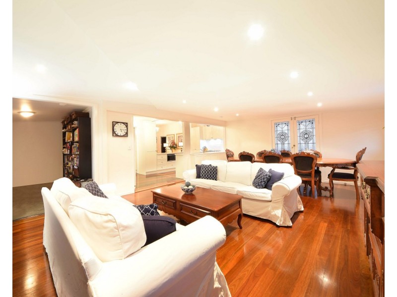 50 Paradise Avenue, Miami QLD 4220