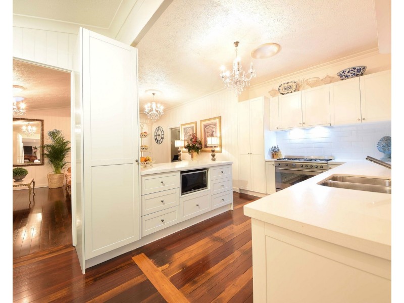 50 Paradise Avenue, Miami QLD 4220