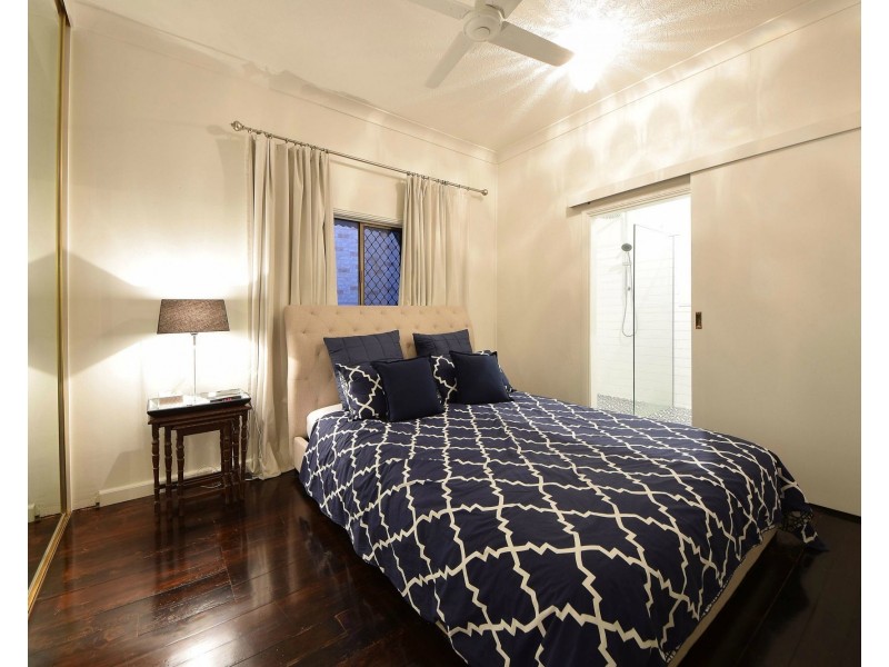 50 Paradise Avenue, Miami QLD 4220