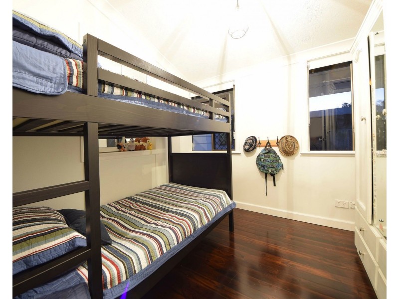 50 Paradise Avenue, Miami QLD 4220