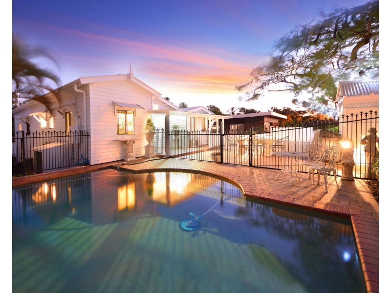 50 Paradise Avenue, Miami QLD 4220