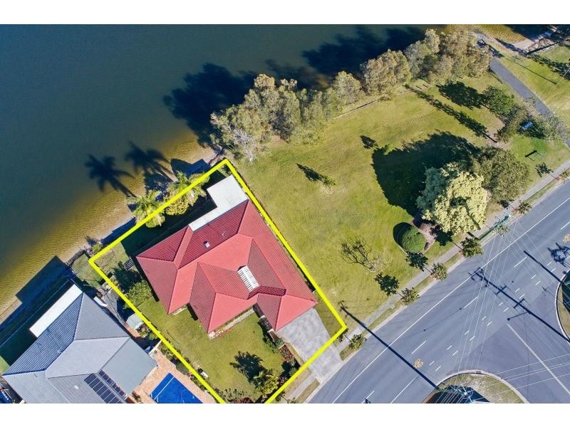 82 Burleigh Street, Burleigh Waters QLD 4220